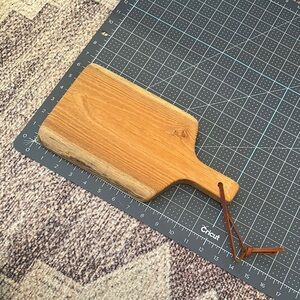 Amish handmade wooden cutting board/cheeseboard/charcuterie